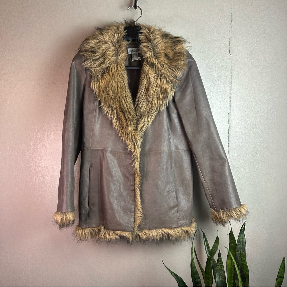 Newport News Women’s Easy Style Leather w/ Faux Fur Trim Jacket Sz Sm